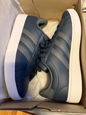 adidas Men's Low-Top Sneakers in Navy and White